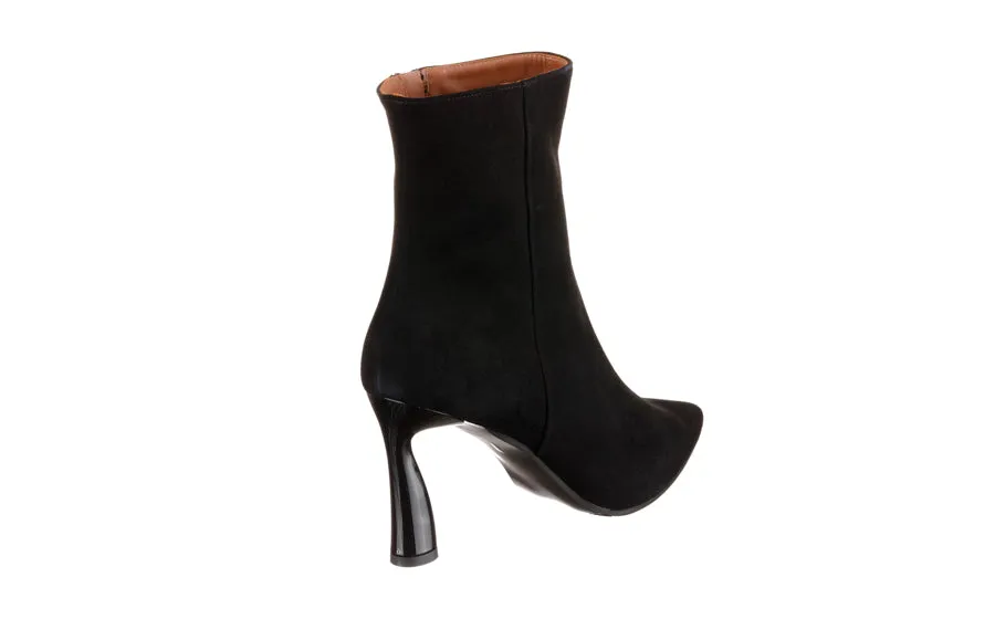 Eva Model Black