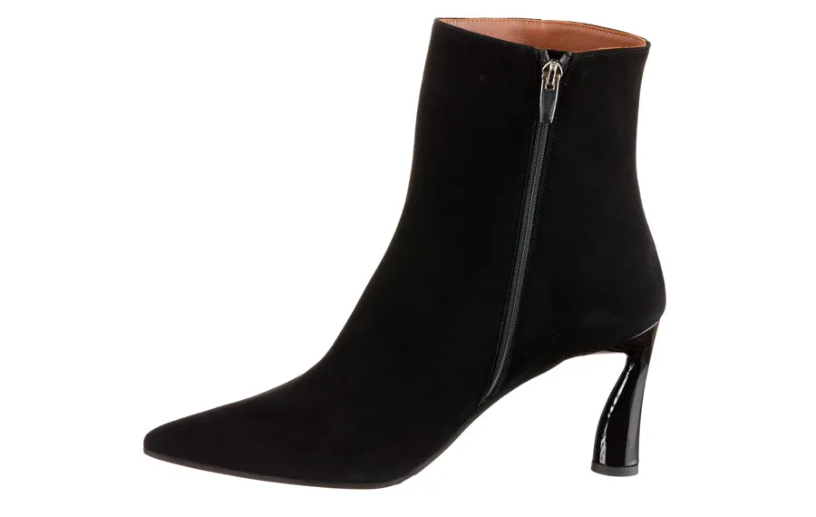 Eva Model Black
