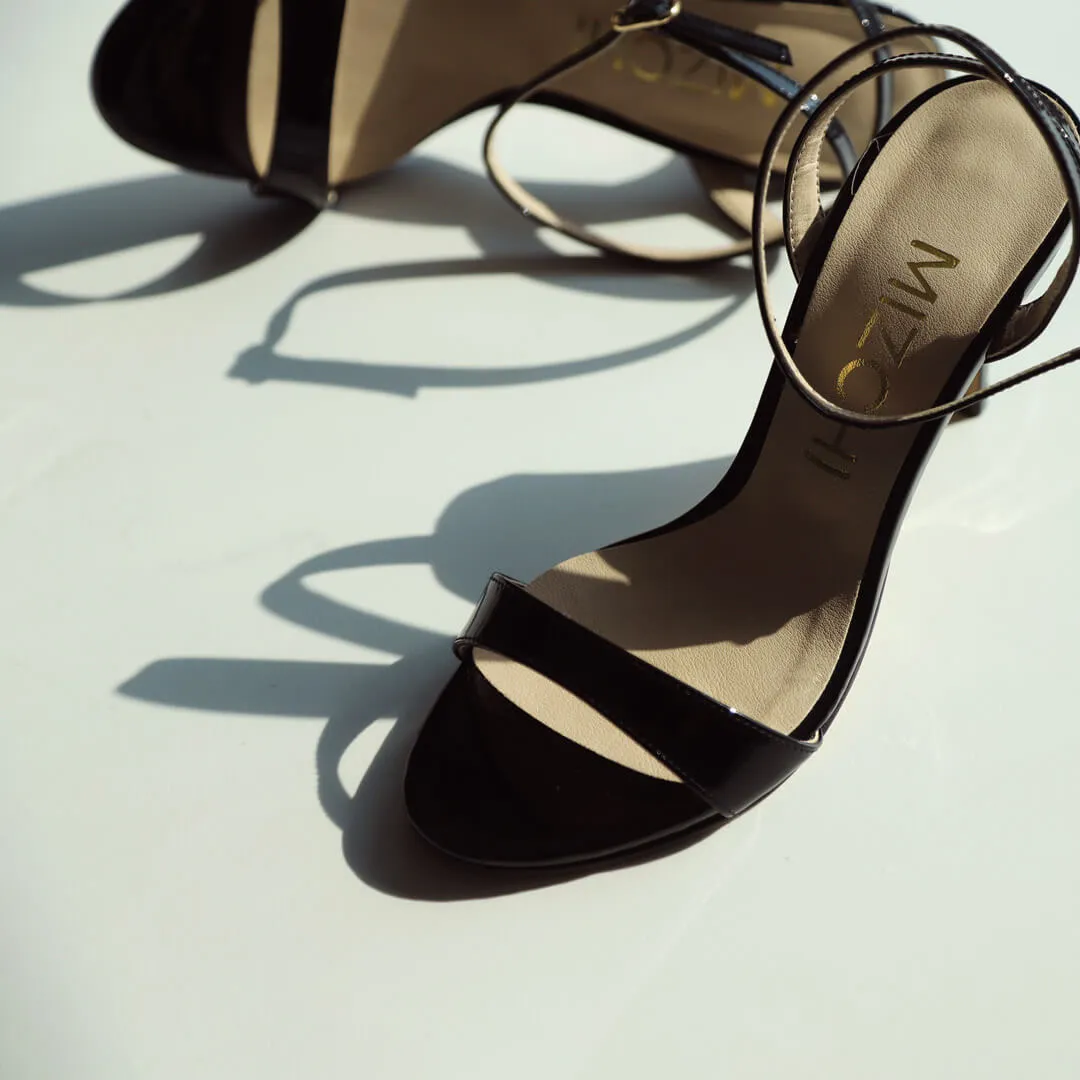 *UK 2.5 - MEGAN - beige patent, 8cm heel